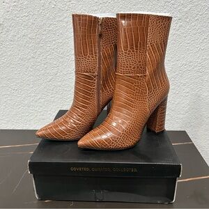 Lulus Dawson Tan Crocodile Pointed-Toe Mid Calf Boots, sz 7